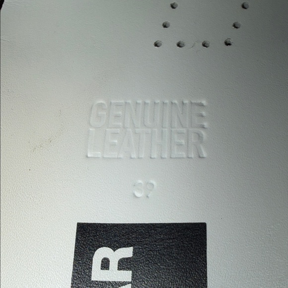 Gorgeous!! GGDB Blue Jean- White- Gold, Sherpa. Size 9. - Picture 14 of 16